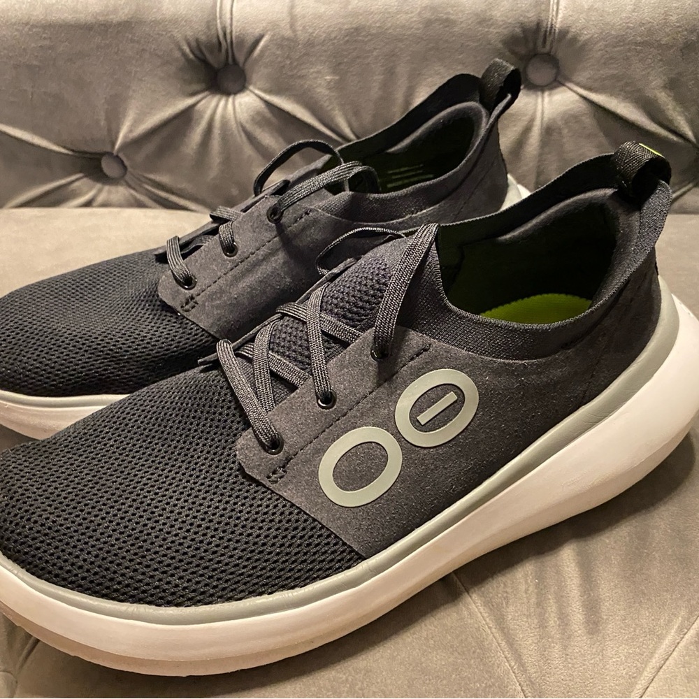 OOFOS Men's Black and Gray Shoes - Picture 2 of 7
